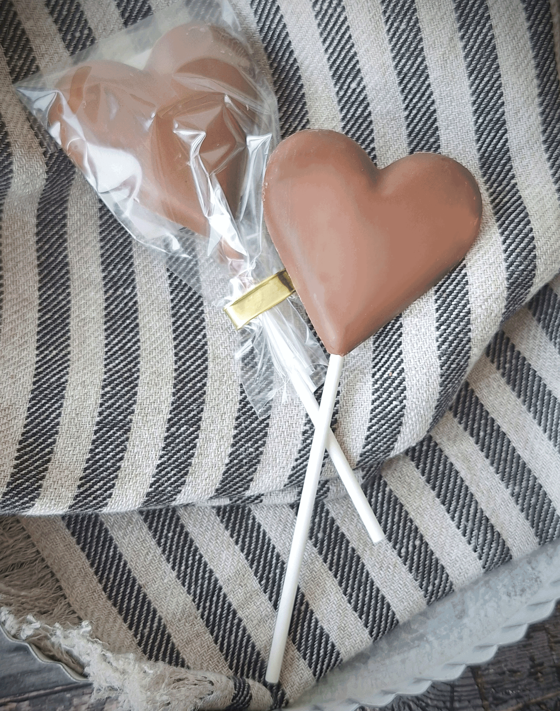 NO SUGAR SUGAR Chocolate Lolly Whole Milk Heart 18g